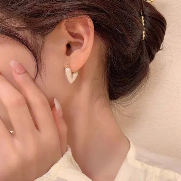 Gold and Beige Color Elegant Charms Beige Enamel Heart Stud Earring - Picture 2 of 9